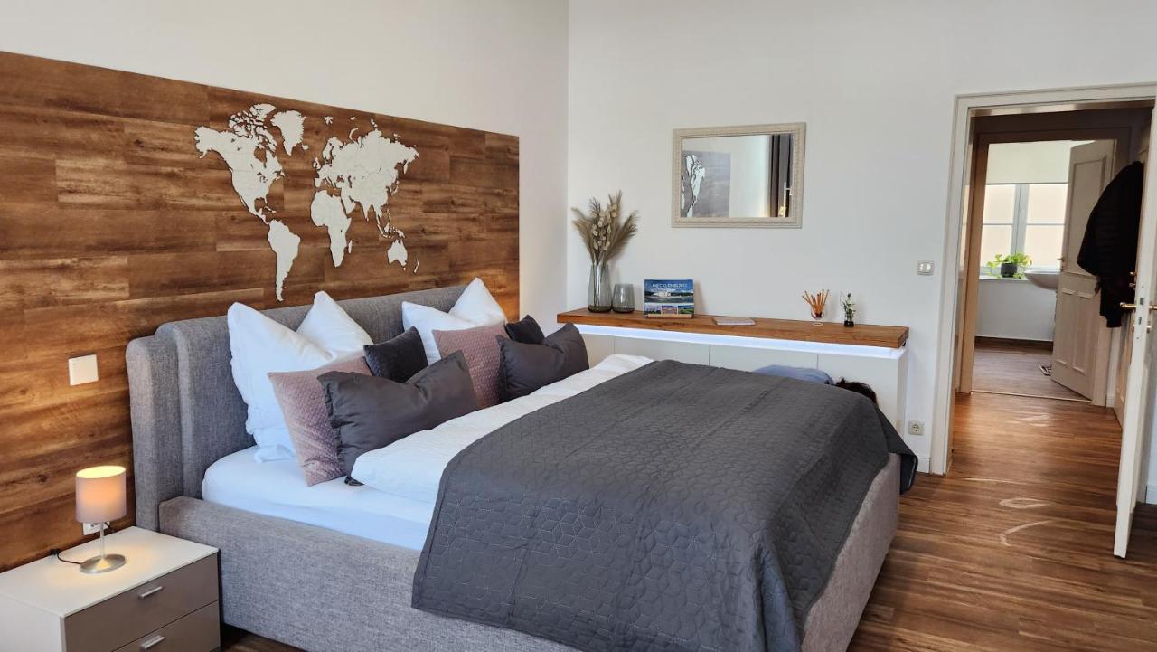 Das Ferienapartment Alexandrine Direkt Am Pfaffenteich Mit Eigenem Parkplatz Schwerin  Esterno foto