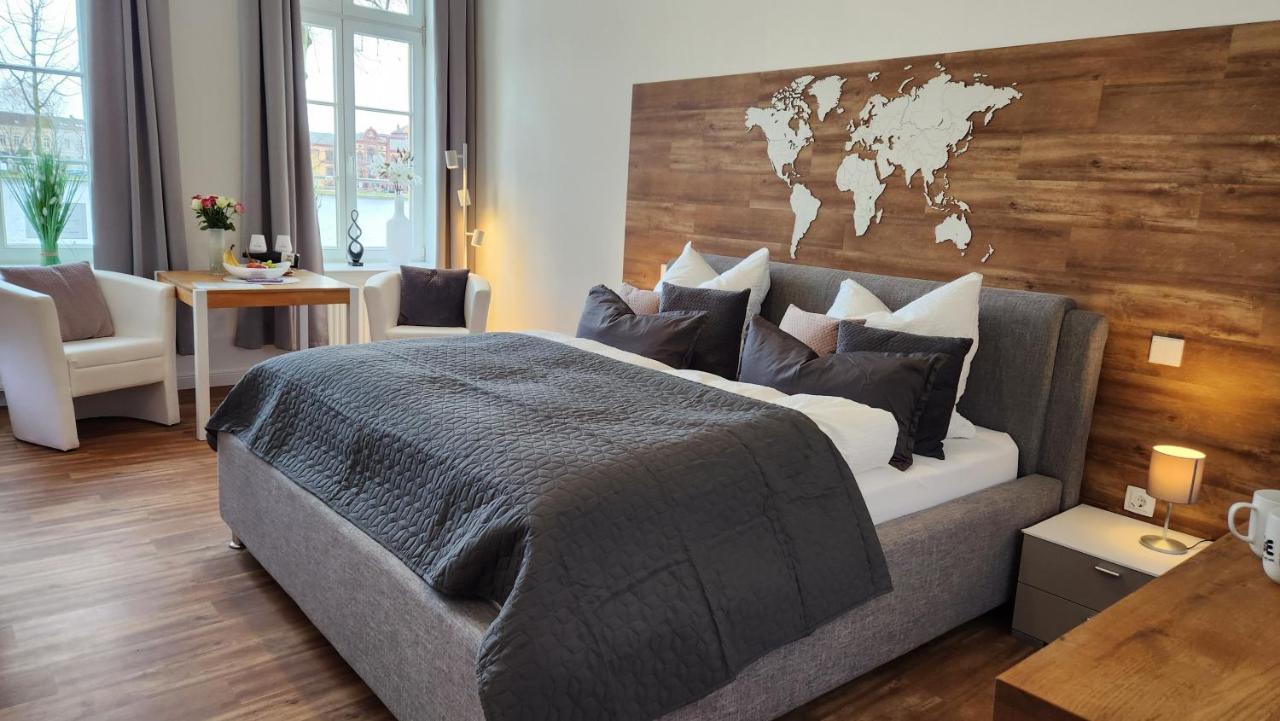 Das Ferienapartment Alexandrine Direkt Am Pfaffenteich Mit Eigenem Parkplatz Schwerin  Esterno foto