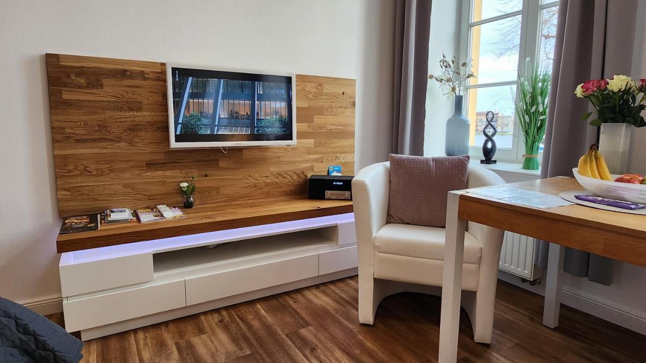 Das Ferienapartment Alexandrine Direkt Am Pfaffenteich Mit Eigenem Parkplatz Schwerin  Esterno foto