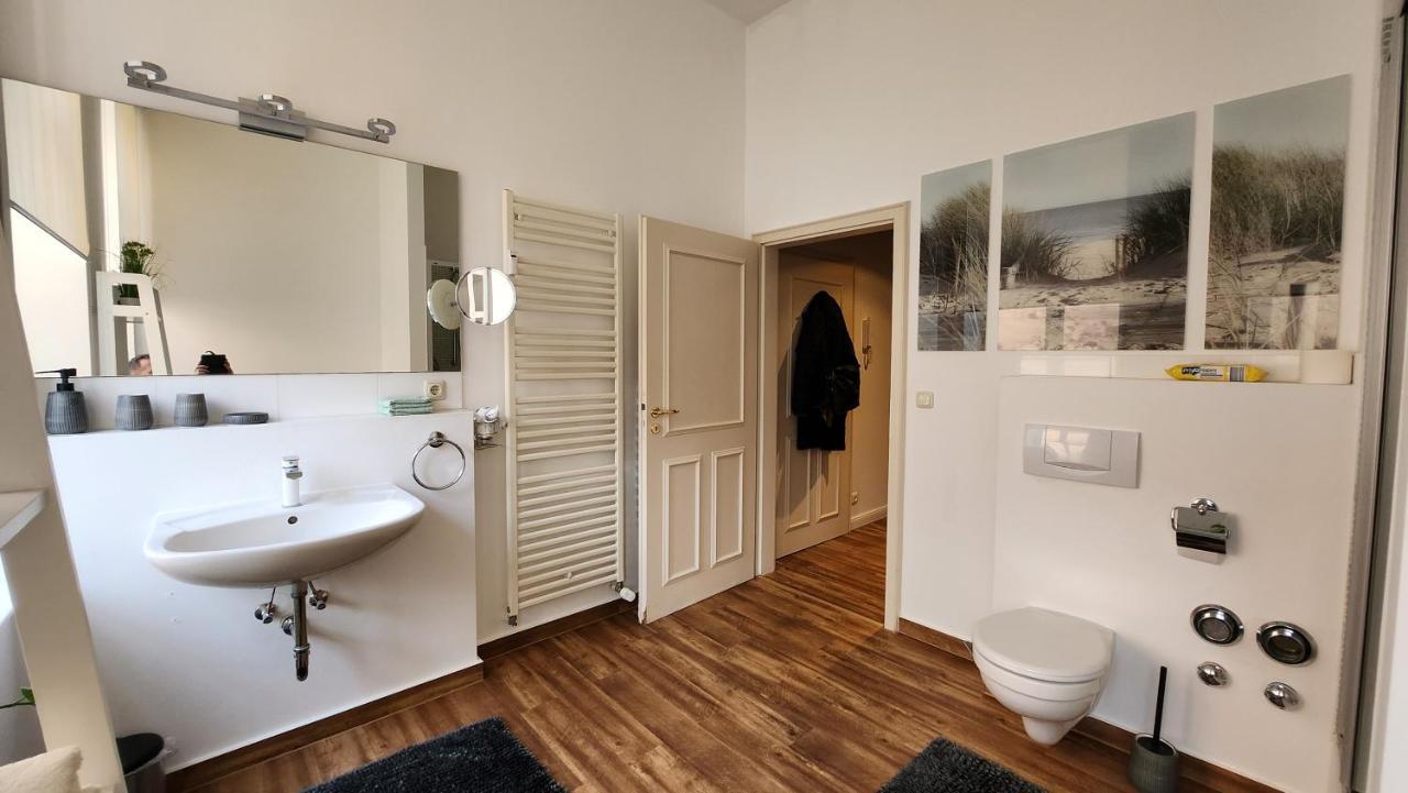 Das Ferienapartment Alexandrine Direkt Am Pfaffenteich Mit Eigenem Parkplatz Schwerin  Esterno foto